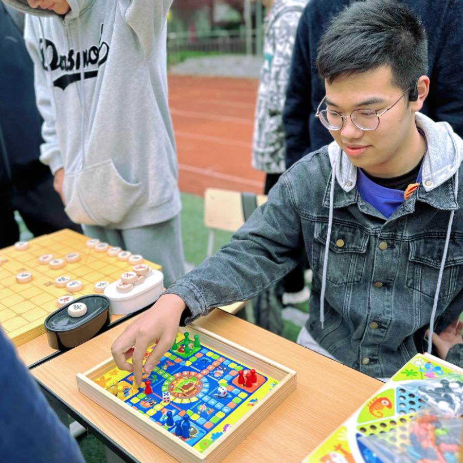 relax街舞社的街舞串烧将现场气氛